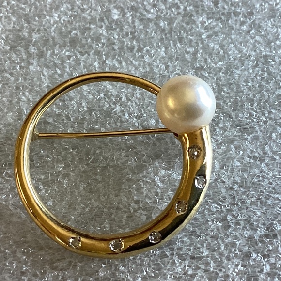 Vintage Signed 14k Gold , Diamond & Pearl Circle Pin 3.5 grams - Picture 1 of 5